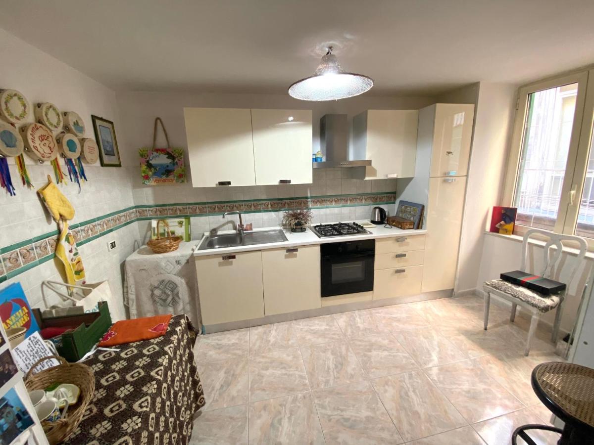 Casa Gioia, Tra Palazzo Reale,Lungomare E Monte Echia Apartment Наполи Екстериор снимка