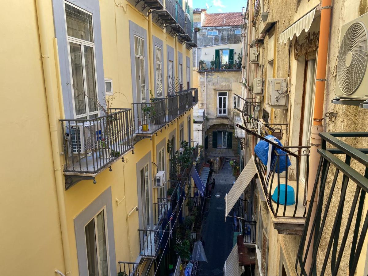 Casa Gioia, Tra Palazzo Reale,Lungomare E Monte Echia Apartment Наполи Екстериор снимка